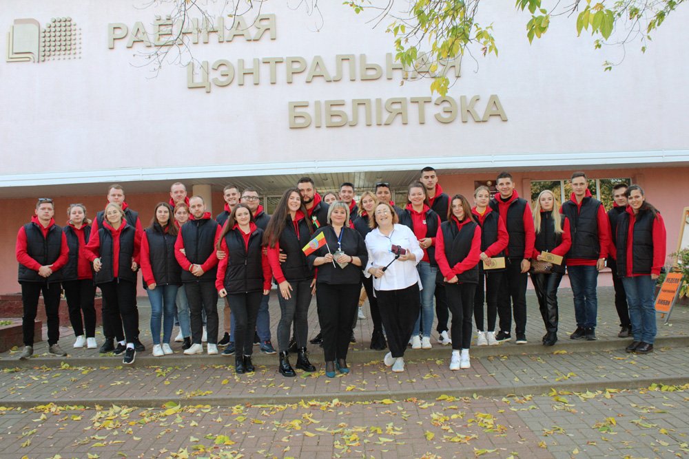 Участники республиканского проекта «Автопоезд #Беларусь. Молодежь. Традиции» в гостях у библиотеки.