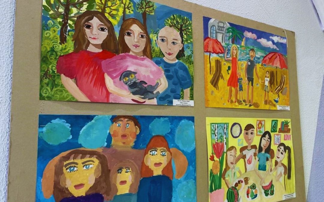 Открытие выставки творческих работ «Все начинается с семьи»