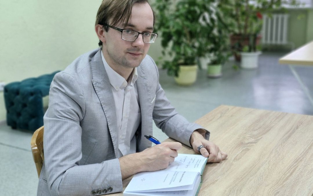 Книга «Працы па гісторыі і этнаграфіі Салігоршчыны» в дар библиотеке