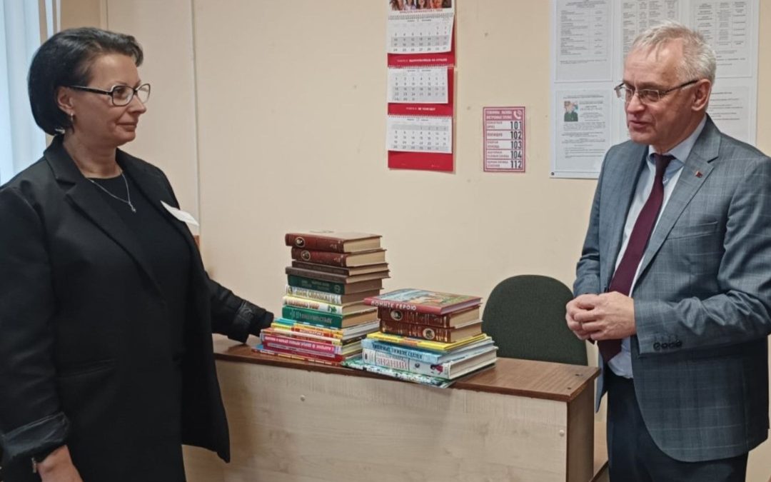 Книги от Крысенко Сергея Григорьевича в дар Краснодворской сельской библиотеке