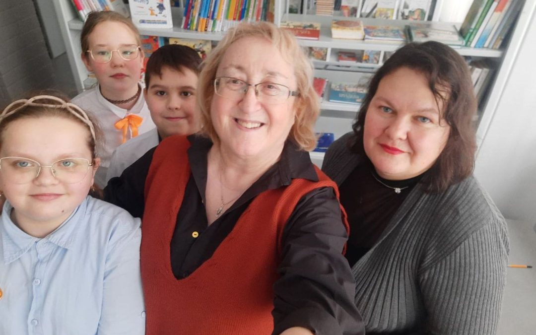 ГУЧНЫЯ ЧЫТАННІ З СЯБРАМІ І БІБЛІЯТЭКАРАМ